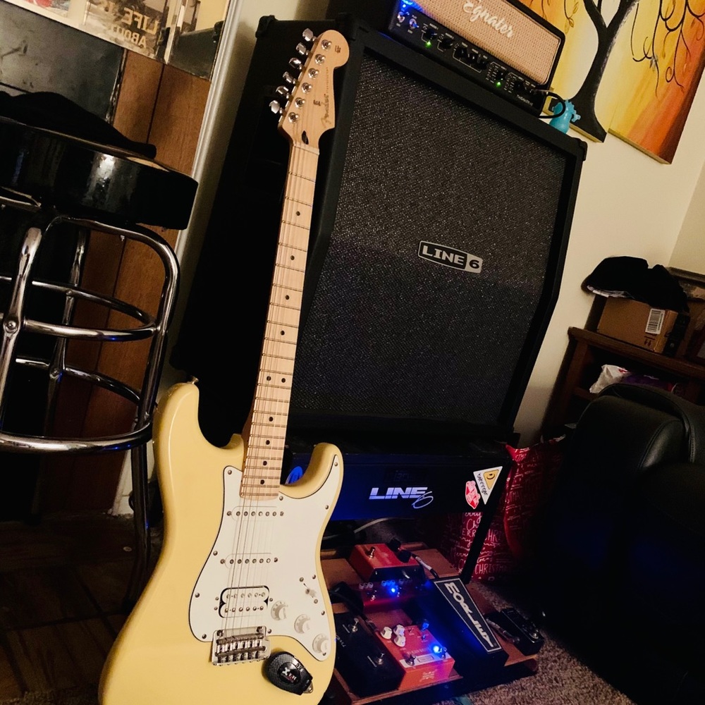 Fender, Egnater, Line6, Xvive wireless, pedals etc